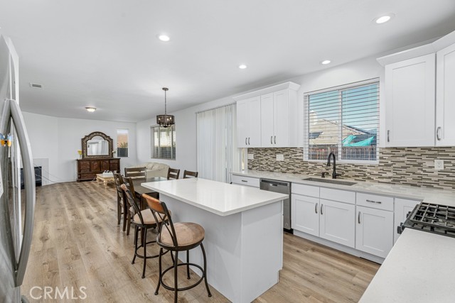 Detail Gallery Image 9 of 43 For 373 Palo Santa, San Jacinto,  CA 92582 - 7 Beds | 4 Baths