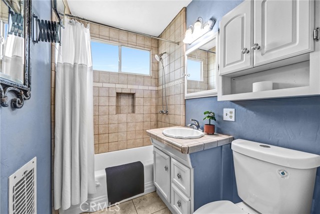 2451 Graydon Avenue, Monrovia CA: https://media.crmls.org/medias/401bb9f7-13f7-4ce8-8ee9-10a397fd8891.jpg