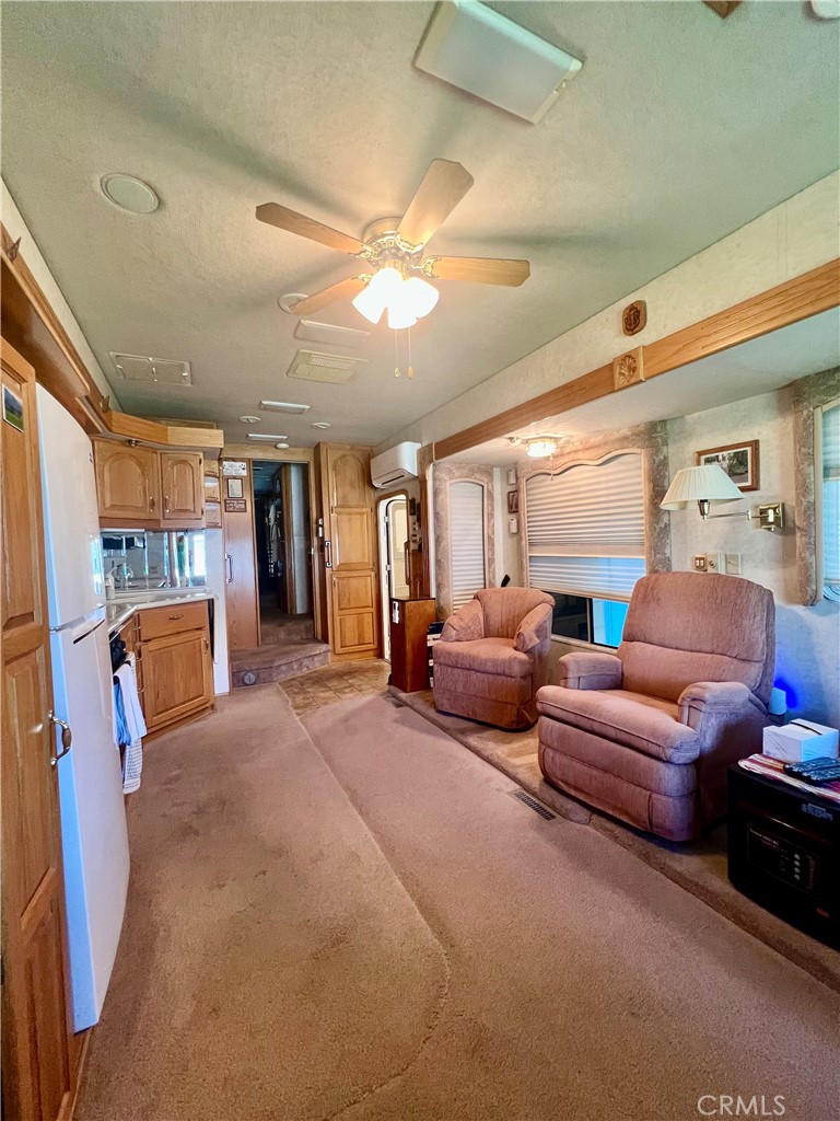 https://media.crmls.org/medias/401bc8ea-c3fc-4729-a09b-6cf161511ec0.jpg?preset=X-Large