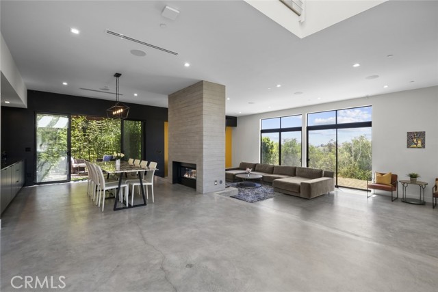 Detail Gallery Image 3 of 53 For 18177 Knoll Hill, Granada Hills,  CA 91344 - 4 Beds | 4/1 Baths