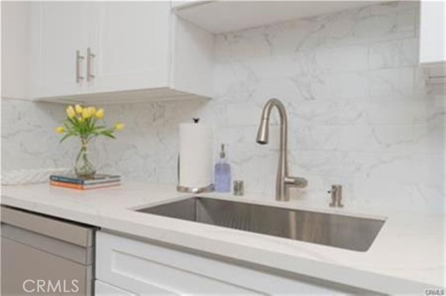 5840 White Oak Avenue, Encino CA: https://media.crmls.org/medias/401d63dd-2732-4cba-a473-5eabc807427e.jpg