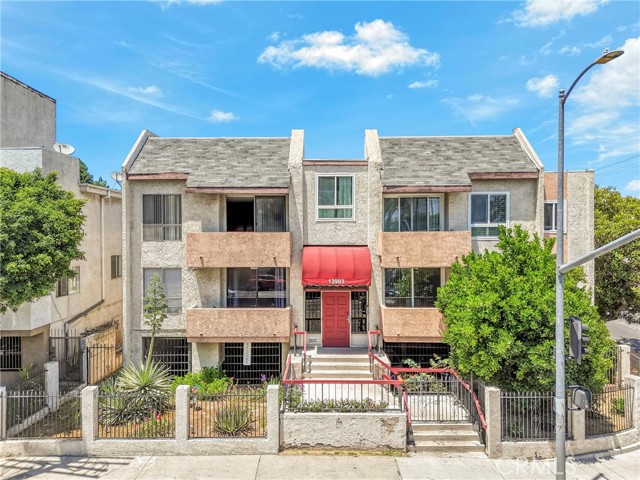 13903 Sherman Way, Van Nuys CA: https://media.crmls.org/medias/401d8070-8b6c-4af0-8d13-0cb847e3e105.jpg