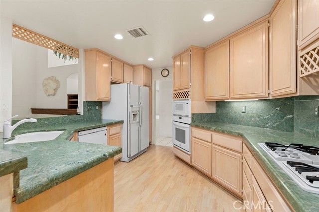 Detail Gallery Image 17 of 38 For 1557 Fairway Oaks Ave, Banning,  CA 92220 - 3 Beds | 2/1 Baths