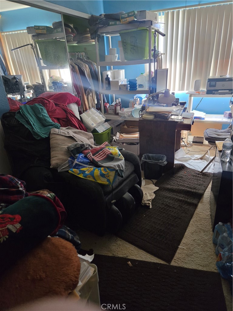 https://media.crmls.org/medias/401db693-6a71-4f88-b796-f7339061eca4.jpg?preset=X-Large
