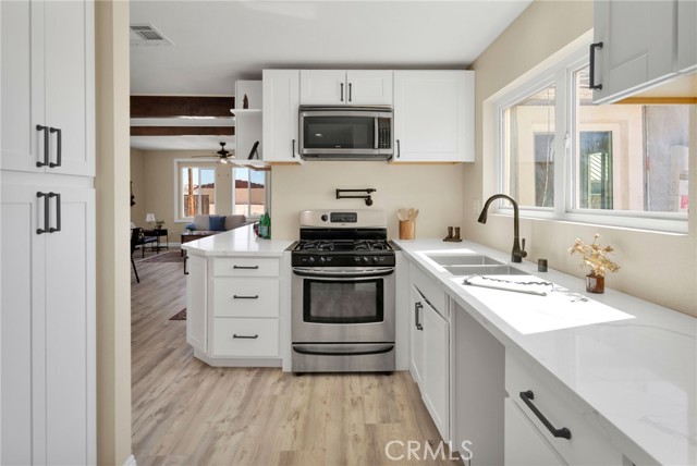 29246 Radio Rd, Barstow CA: https://media.crmls.org/medias/401e2eda-5391-46d1-86c1-997dc9f3ce1d.jpg