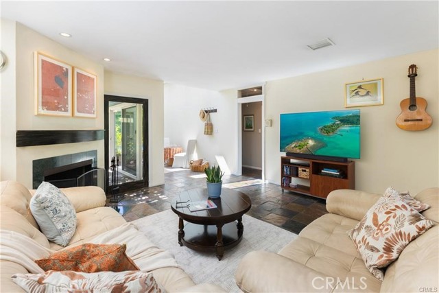 Detail Gallery Image 7 of 28 For 5655 Katherine Ave, Sherman Oaks,  CA 91401 - 2 Beds | 1 Baths