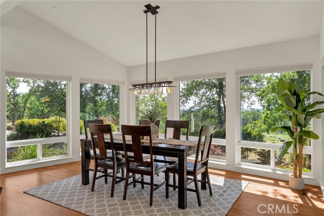 Detail Gallery Image 4 of 73 For 189 Indian Cliffs Drive, Chico,  CA 95973 - 3 Beds | 3/1 Baths