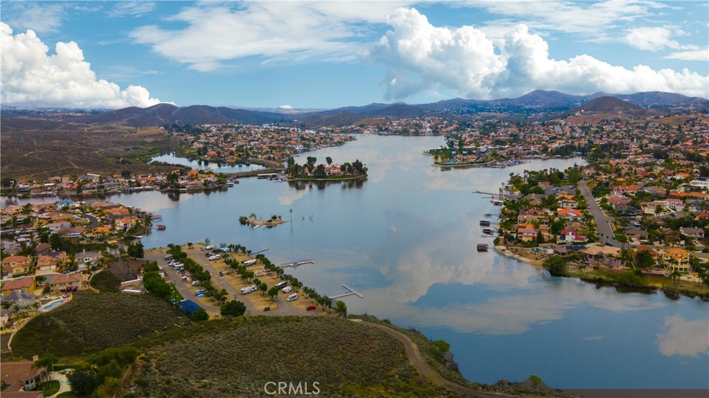 https://media.crmls.org/medias/401f121c-cd47-4d00-b354-59dce65af9e4.jpg?preset=X-Large