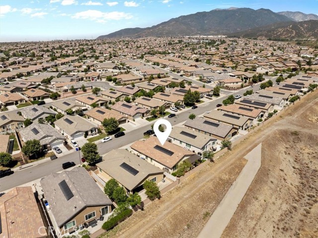3937 Scarlet Oak Court, San Bernardino CA: https://media.crmls.org/medias/401fda85-fb0f-4adc-9ffb-24f1e2d7f61c.jpg
