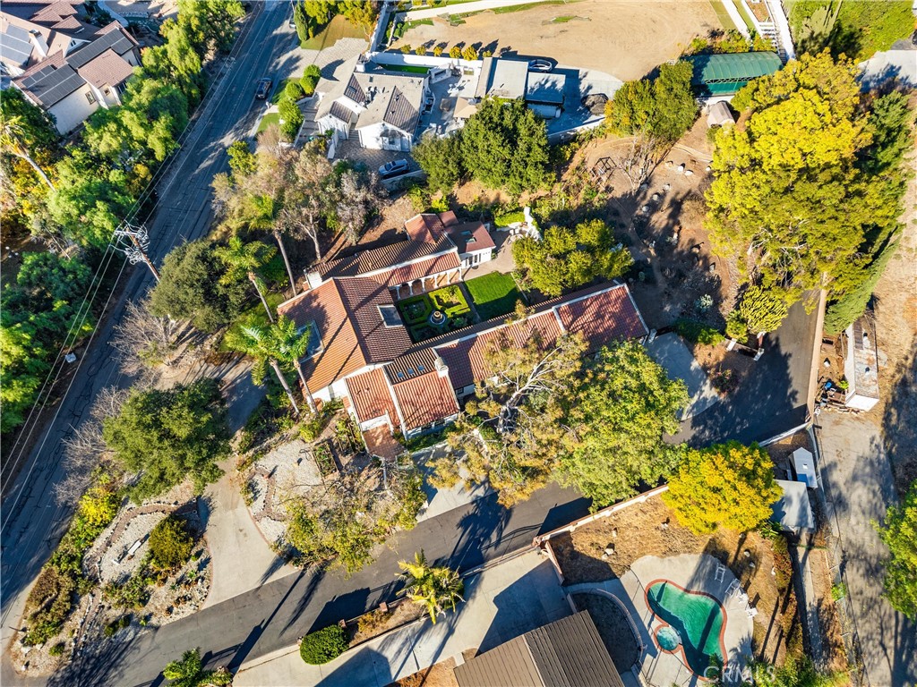 https://media.crmls.org/medias/401ffc51-87f5-4ade-91fa-dc93e88da91a.jpg?preset=X-Large