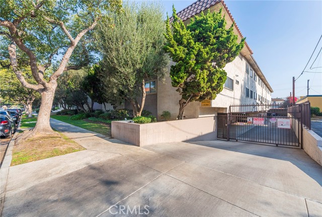 8710 Belford Avenue, Los Angeles CA: https://media.crmls.org/medias/40200fd3-d3c9-4090-87cf-3227dc70a603.jpg