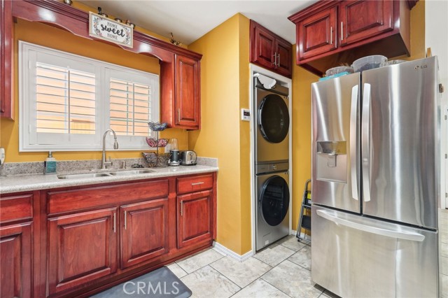 10240 Atlantic Avenue, South Gate CA: https://media.crmls.org/medias/4020f0c3-e256-48a3-8490-dfd35057a695.jpg