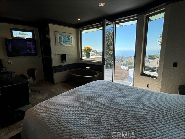 Detail Gallery Image 8 of 20 For 1083 Tia Juana St, Laguna Beach,  CA 92651 - 3 Beds | 3 Baths