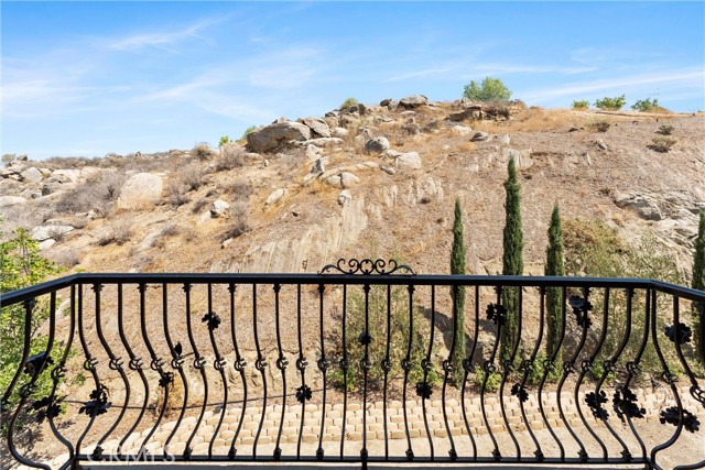 17190 Small Canyon Lane, Riverside CA: https://media.crmls.org/medias/40225edd-dece-4383-981a-1af0b57344f3.jpg