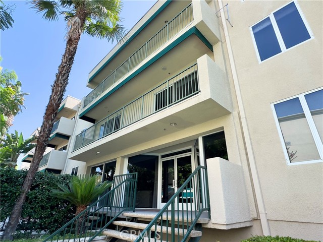 4501 Cedros Avenue, Sherman Oaks CA: https://media.crmls.org/medias/4022830c-931a-4d70-9993-57a645e34a3f.jpg