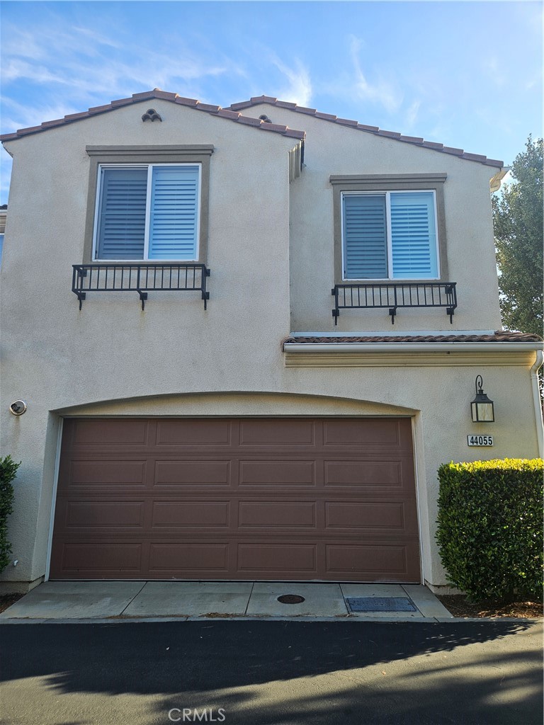 44055 Calle Luz