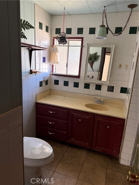 1527 S Standard, Santa Ana CA: https://media.crmls.org/medias/40235d31-7d65-4fa3-b893-2ed9c6995484.jpg