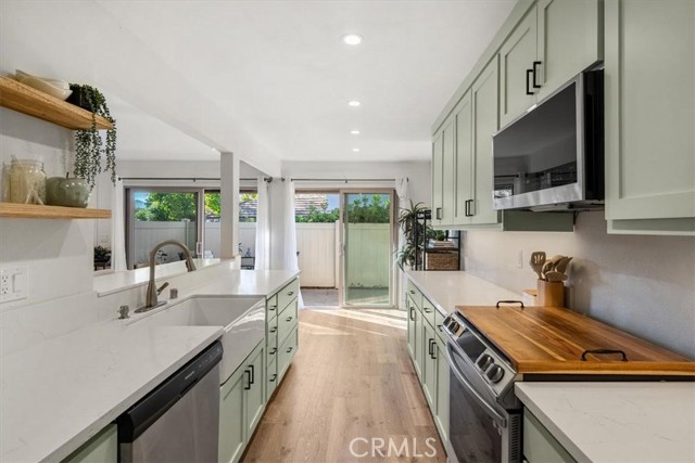 1196 Landsburn Circle, Westlake Village CA: https://media.crmls.org/medias/4023f12b-97c7-49b2-b485-a581137a4566.jpg