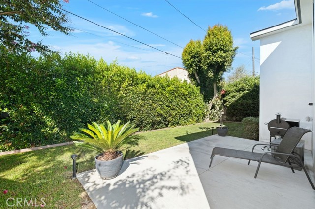 2329 Vineyard Avenue, Los Angeles CA: https://media.crmls.org/medias/40242f04-7312-4639-b6c0-ff9ba264b57c.jpg