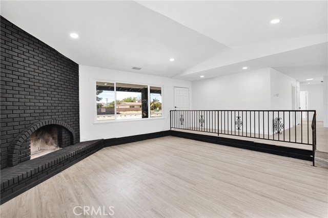 Detail Gallery Image 3 of 14 For 14855 Flathead Rd, Apple Valley,  CA 92307 - 5 Beds | 4 Baths