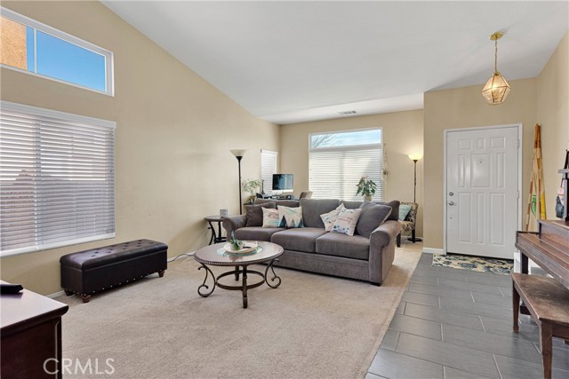 Detail Gallery Image 4 of 39 For 12654 Alta Mar Way, Victorville,  CA 92392 - 4 Beds | 2 Baths