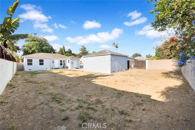17350 Hamlin Street, Lake Balboa CA: https://media.crmls.org/medias/40256b6a-4407-4ebb-9729-cfe53f2ee34b.jpg