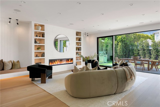 4455 Katherine Avenue, Sherman Oaks CA: https://media.crmls.org/medias/40258453-f726-4629-8bb4-f4eea87767f2.jpg