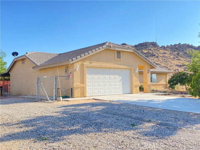 Detail Gallery Image 1 of 23 For 24729 Roxbury Rd #B,  Apple Valley,  CA 92307 - 3 Beds | 2 Baths