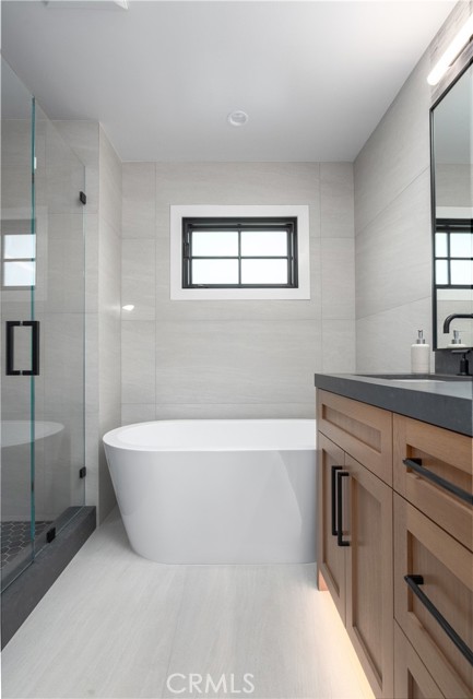 Detail Gallery Image 15 of 20 For 107 via Koron, Newport Beach,  CA 92663 - 4 Beds | 2/1 Baths