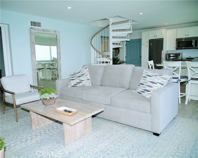 Detail Gallery Image 5 of 25 For 1249 Ocean Front #D,  Laguna Beach,  CA 92651 - 1 Beds | 1 Baths