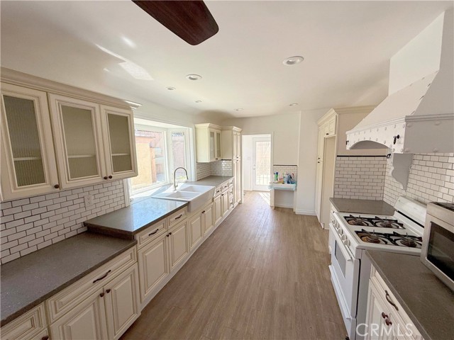 Detail Gallery Image 7 of 19 For 13474 Hubbard, Sylmar,  CA 91342 - 3 Beds | 2 Baths