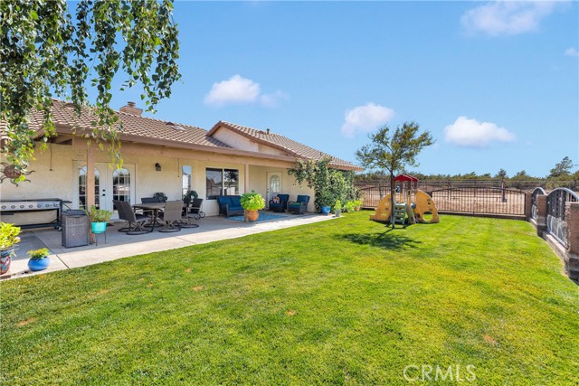 12958 Ranchero Road, Oak Hills CA: https://media.crmls.org/medias/40289b28-73fe-40cc-8b6b-145e339c4ef9.jpg
