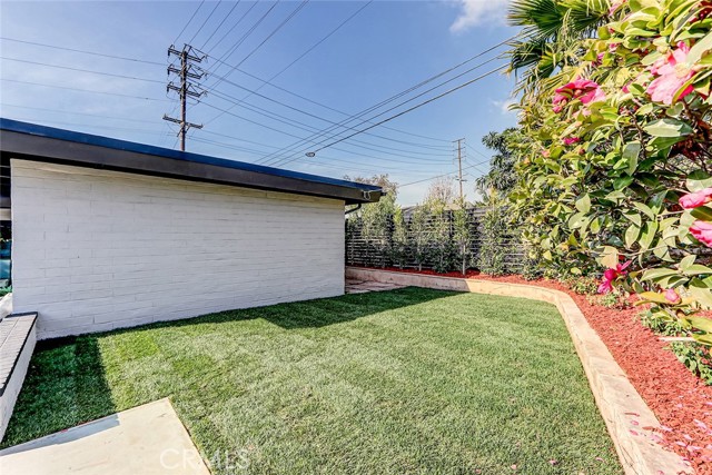 Detail Gallery Image 18 of 55 For 876 Center St, El Segundo,  CA 90245 - 3 Beds | 2/1 Baths