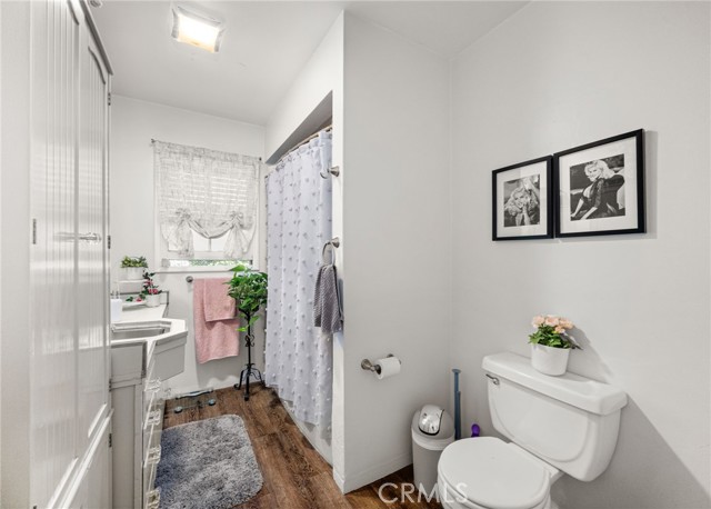 4600 Edelle Place, Los Angeles CA: https://media.crmls.org/medias/402a478b-824f-4ae6-b78e-65fd4dccdcb2.jpg