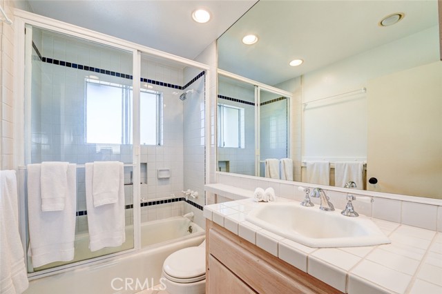 Detail Gallery Image 18 of 29 For 1021 Gaviota Dr, Laguna Beach,  CA 92651 - 3 Beds | 2 Baths