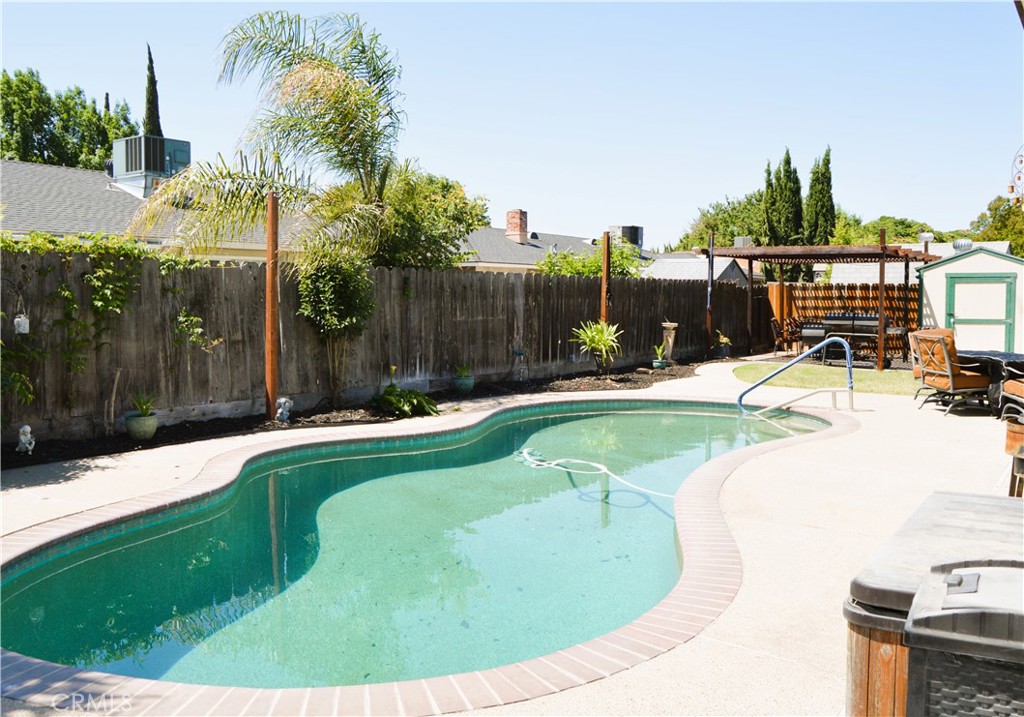 https://media.crmls.org/medias/402abb92-a463-4422-b6b6-7aaa4db5f960.jpg?preset=X-Large