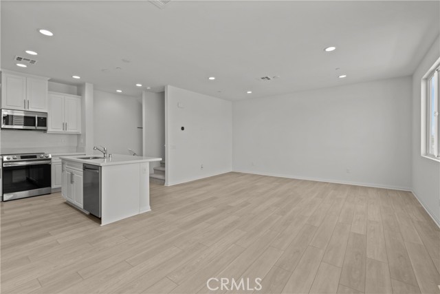 1661 W Broadway Lane, Anaheim CA: https://media.crmls.org/medias/402b3b9d-f711-443e-be02-e5fd8b91fbd9.jpg