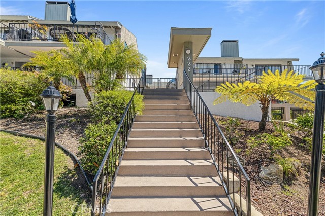 222 Irena Avenue, Redondo Beach, California 90277, 2 Bedrooms Bedrooms, ,3 BathroomsBathrooms,Residential,Sold,Irena,SB24068601