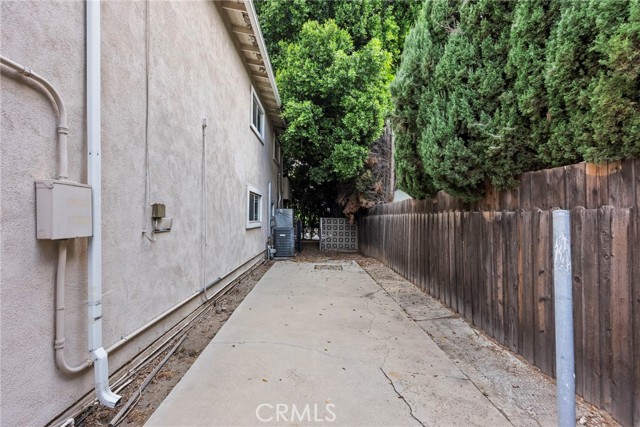 11821 Balboa, Granada Hills CA: https://media.crmls.org/medias/402da3a3-4324-41f3-9228-226402f9f18e.jpg