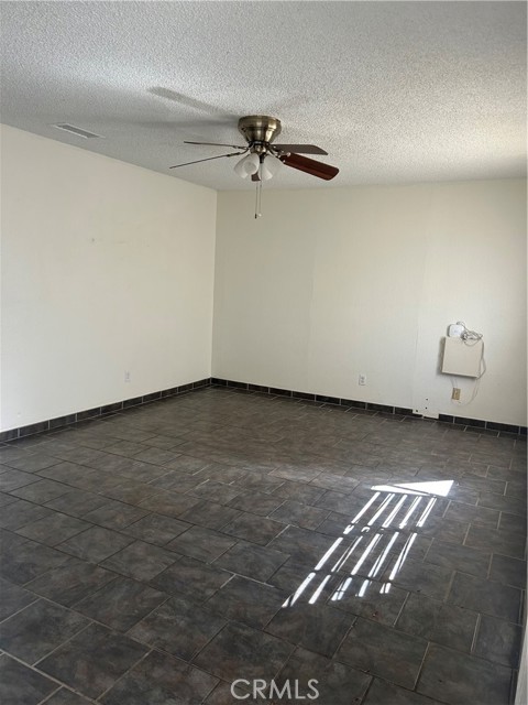 Detail Gallery Image 10 of 27 For 660 Sann Huerta Street, Hemet,  CA 92545 - 3 Beds | 1 Baths