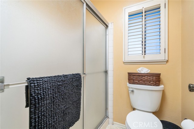 Image 25 of 39 For 5022 Burnaby