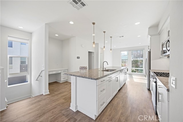 Detail Gallery Image 7 of 37 For 645 W 17th St, Costa Mesa,  CA 92627 - 3 Beds | 2/2 Baths