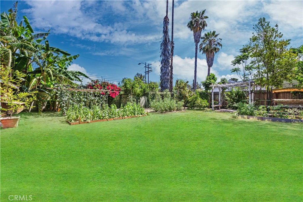 https://media.crmls.org/medias/402f5da1-2f8e-46d8-ab2c-637aff0dddd3.jpg?preset=X-Large