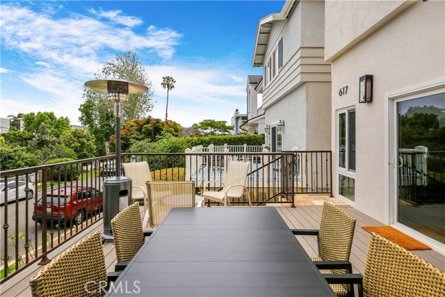 617 Iris Avenue, Corona del Mar CA: https://media.crmls.org/medias/402f6ebe-daa4-4f84-98b0-d3a01dea1adc.jpg
