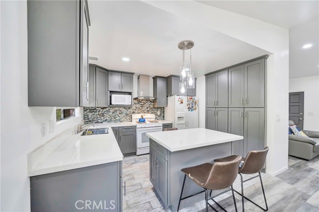 Detail Gallery Image 13 of 37 For 7035 Jon Allan Dr, North Hollywood,  CA 91605 - 3 Beds | 2 Baths