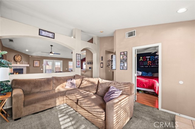 Detail Gallery Image 5 of 34 For 12403 San Dimas, Victorville,  CA 92392 - 4 Beds | 3 Baths