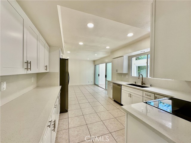 Detail Gallery Image 10 of 31 For 15 Butler St, Irvine,  CA 92612 - 5 Beds | 4 Baths