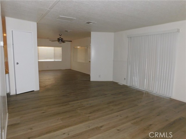 2230 Lake Park Drive, San Jacinto CA: https://media.crmls.org/medias/4030f460-7827-423c-91b8-1df332ed588d.jpg