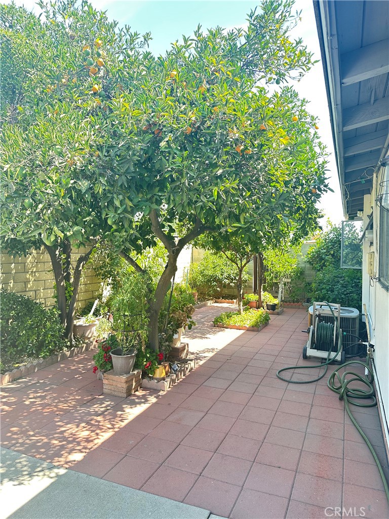 https://media.crmls.org/medias/4031016a-493b-4841-8c6c-82e0e1d1befd.jpg?preset=X-Large