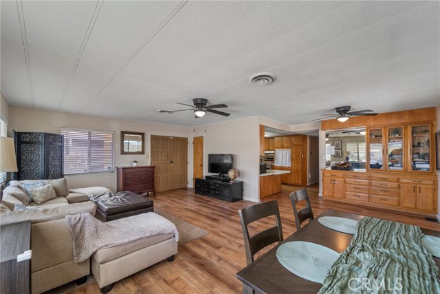 Detail Gallery Image 10 of 49 For 853 S Palm Ave, Hemet,  CA 92543 - 2 Beds | 2 Baths